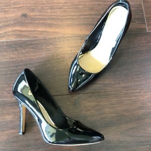 Jessica Simpson black pumps